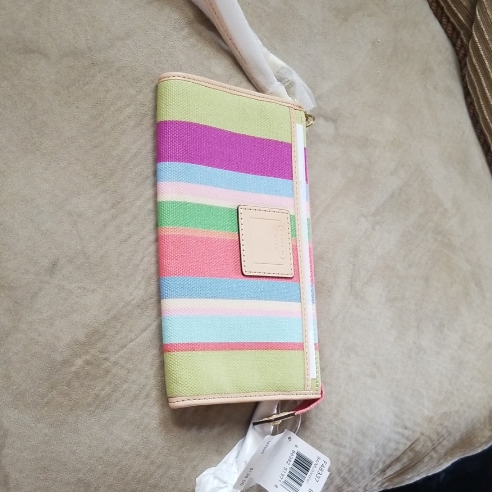 Coach wristlet bnwt
